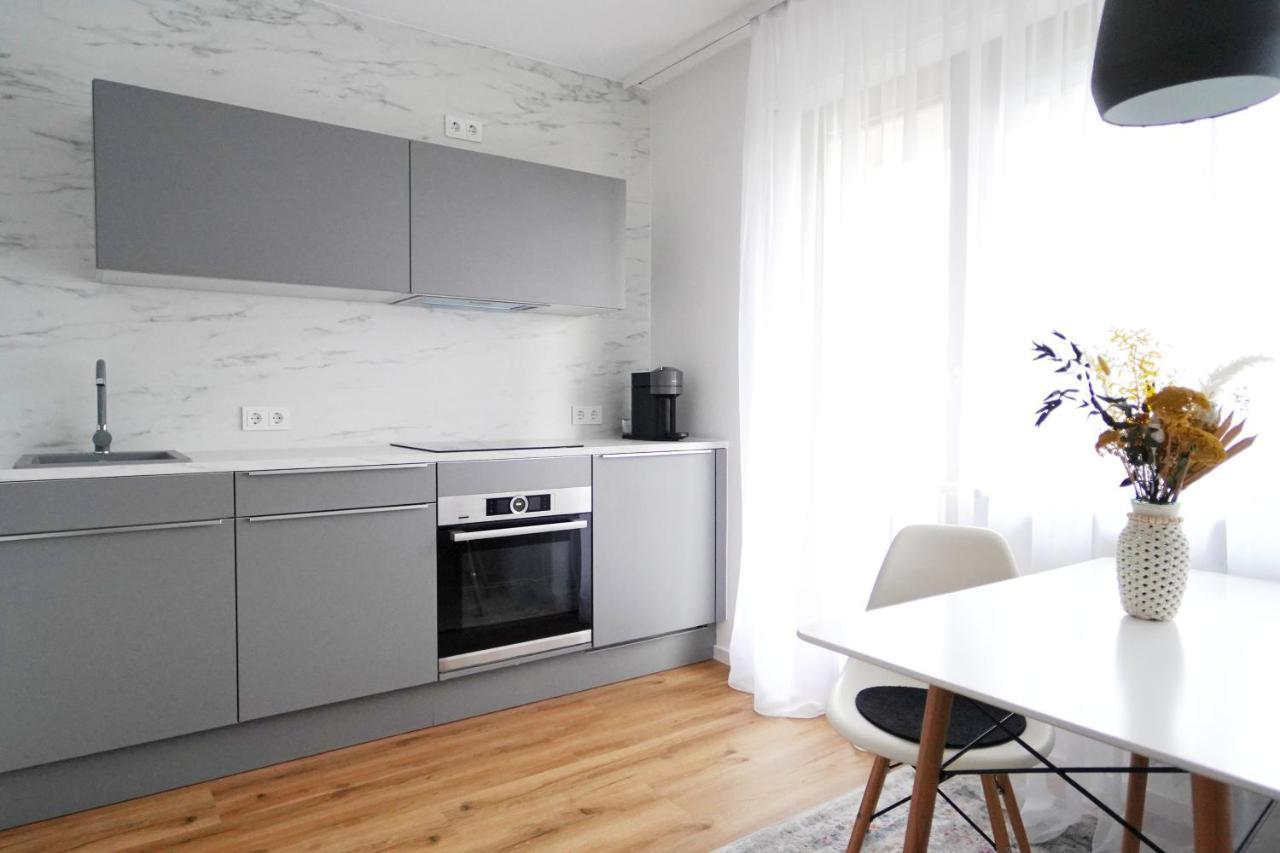 Apartment Mit Balkon Und Privatparkplatz Augsburgo Exterior foto