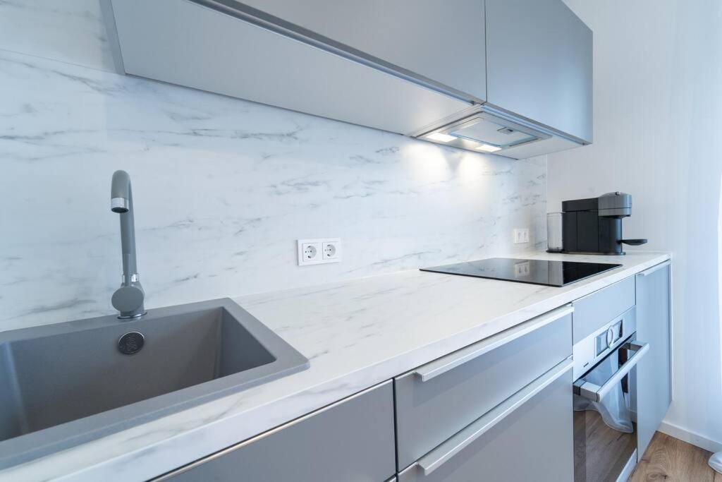 Apartment Mit Balkon Und Privatparkplatz Augsburgo Exterior foto