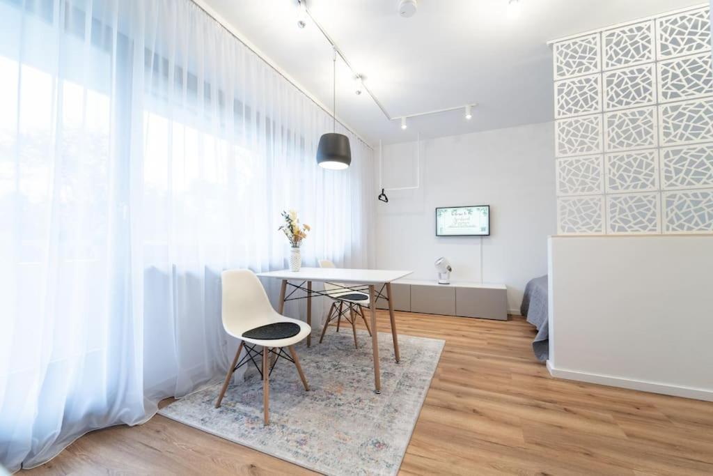 Apartment Mit Balkon Und Privatparkplatz Augsburgo Exterior foto